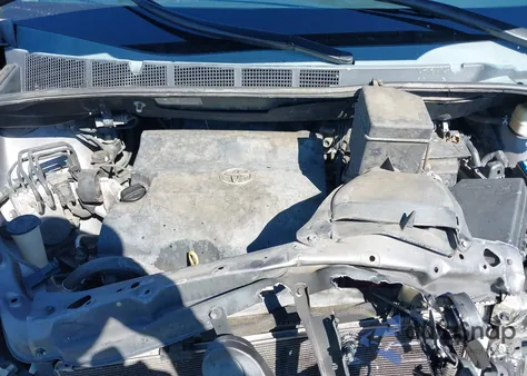 2015 Toyota Sienna Xle 8 Passenger z USA, uszkodzony, nr VIN 5TDYK3DC5FS573825